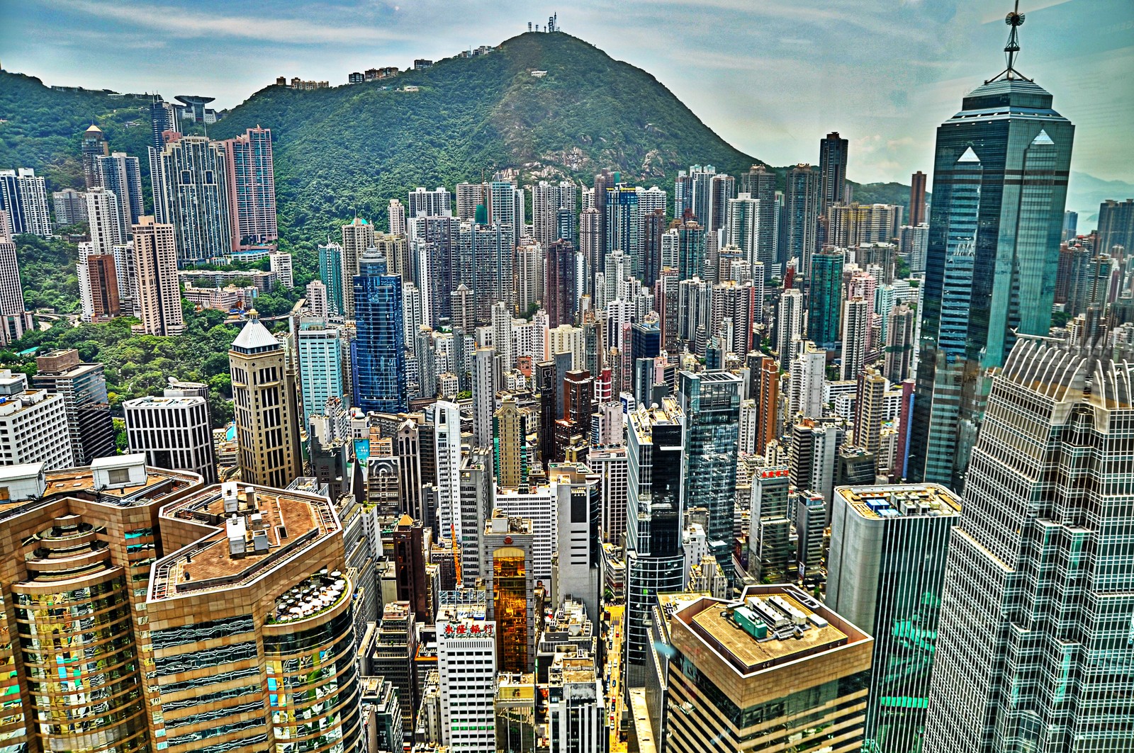 Araffature view of a city with a mountain in the background (hong kong, cityscape, city, metropolis, urban area)