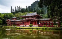 Templo chinês sereno cercado por vegetação exuberante e águas refletivas