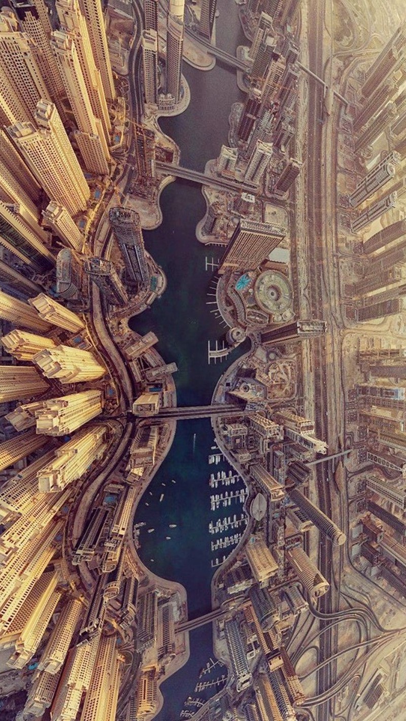 Une vue d'une ville depuis les airs d'un grand bâtiment (à couper le souffle, dubaï, dubai, skylines, technologie)