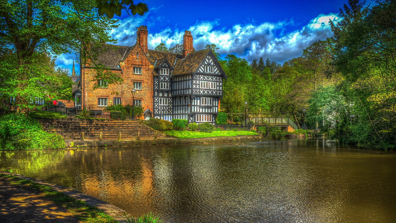 Vue d'une maison au bord de la rivière au milieu d'une forêt (manchester, bâtiment, nature, eau, réflexion)