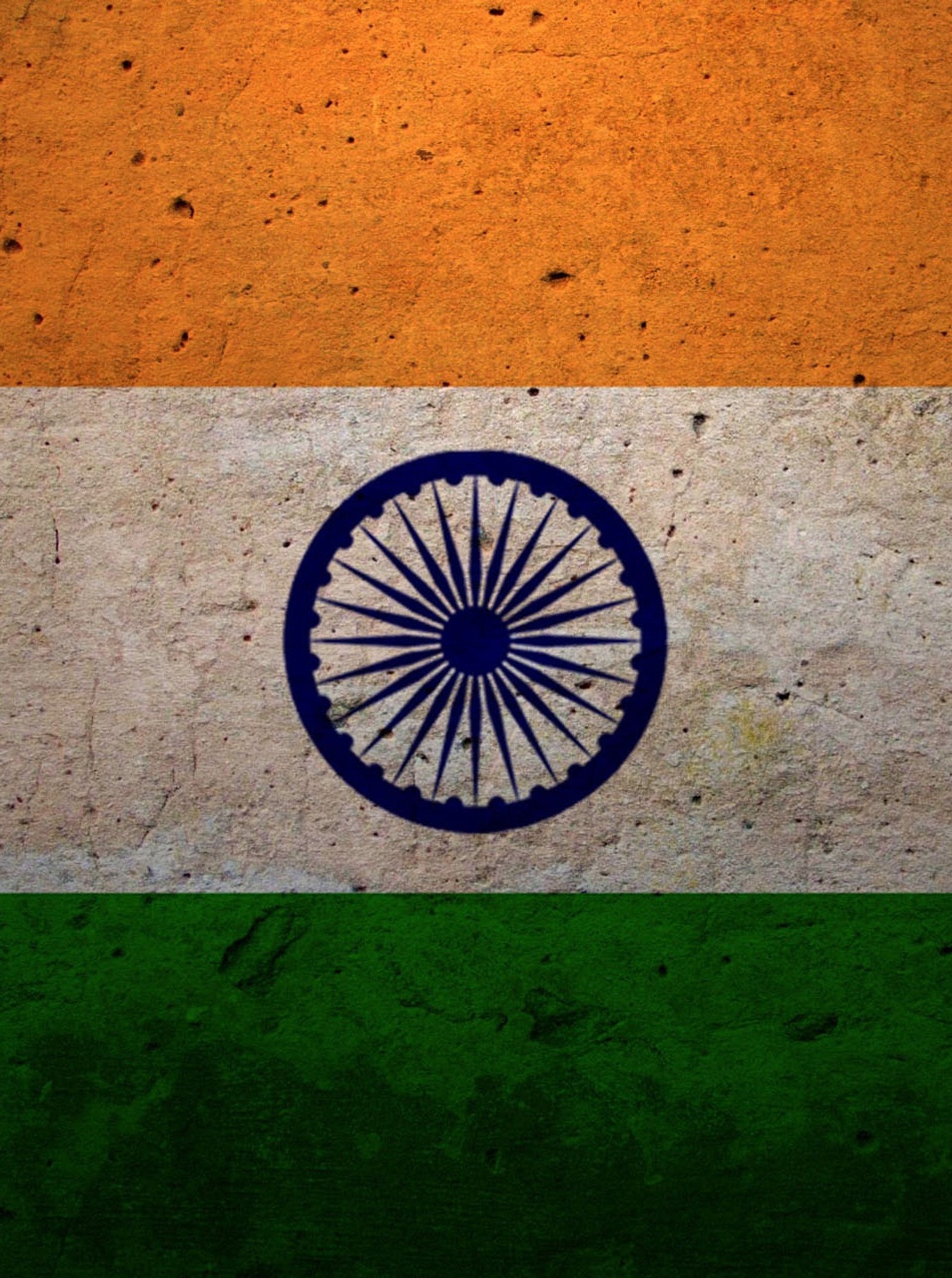 Un primer plano de una bandera pintada en una pared con un campo verde (bharat, bandera, hindustan, india, indio)