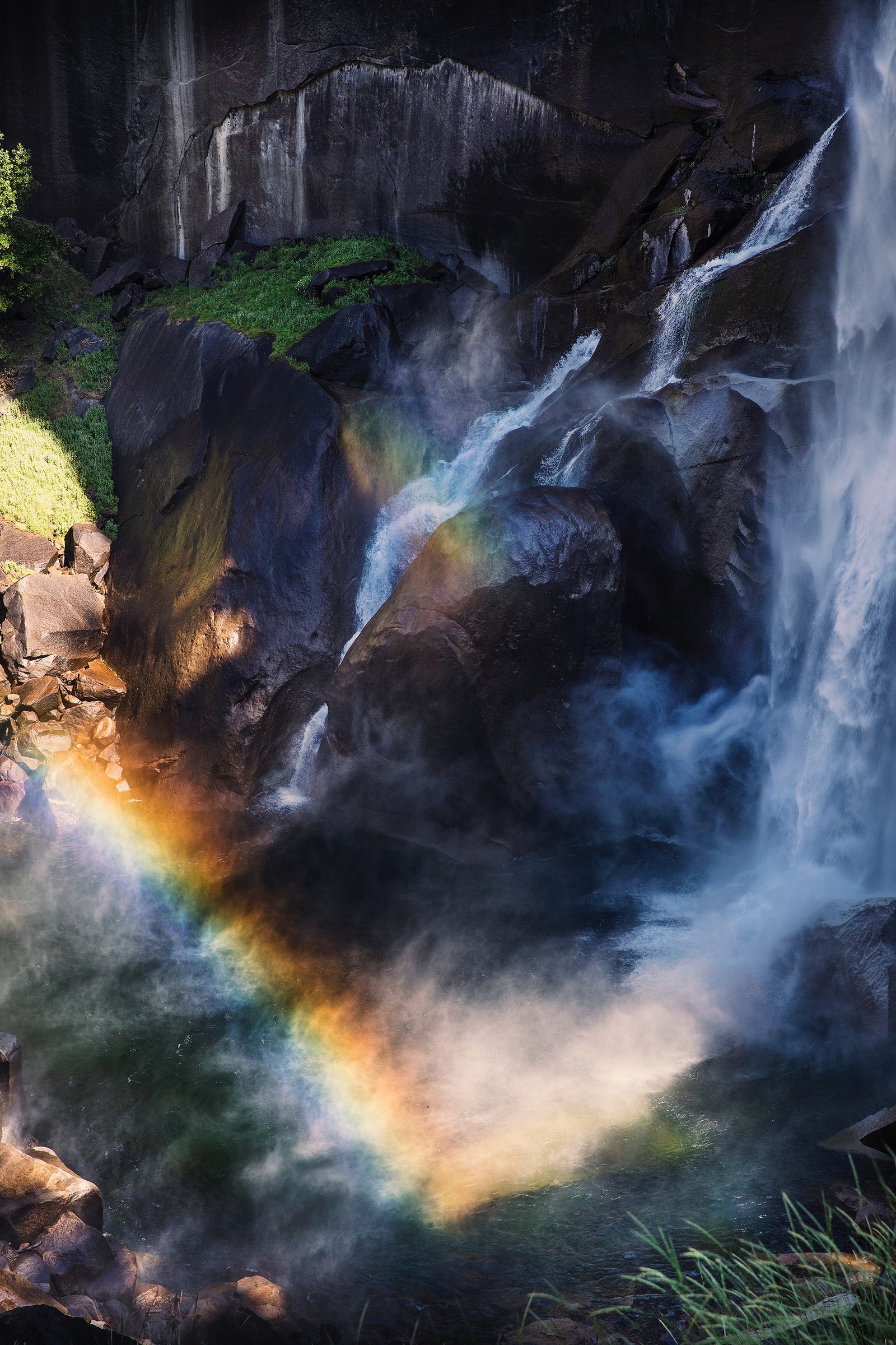 There is a rainbow in the water near a waterfall (waterfall, nature, water, natural landscape, watercourse)