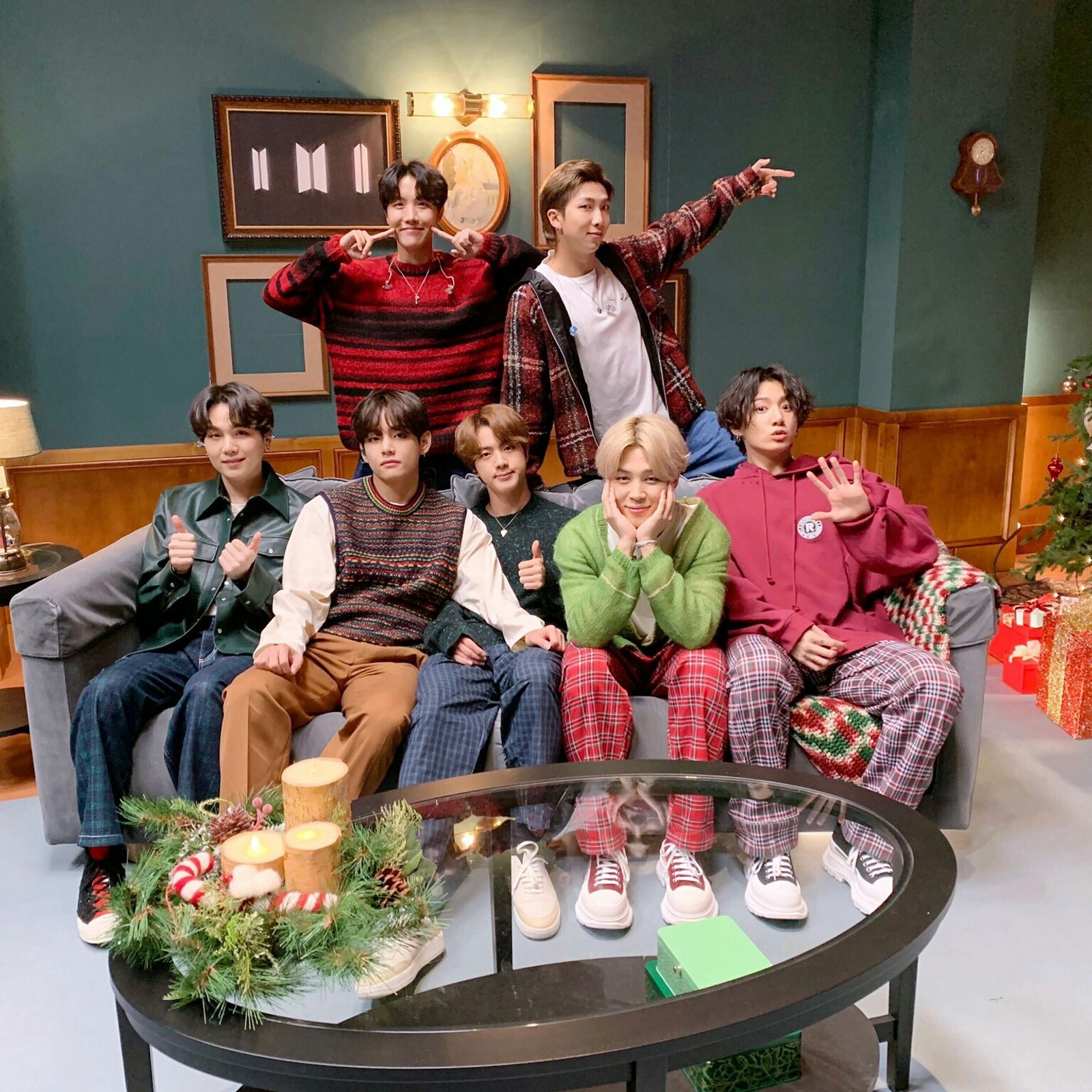 Araffes sitting on a couch with christmas decorations and a christmas tree (bts army, bts wallpaper)