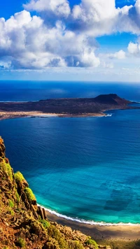 Impresionante vista costera con vista a las aguas del paraíso