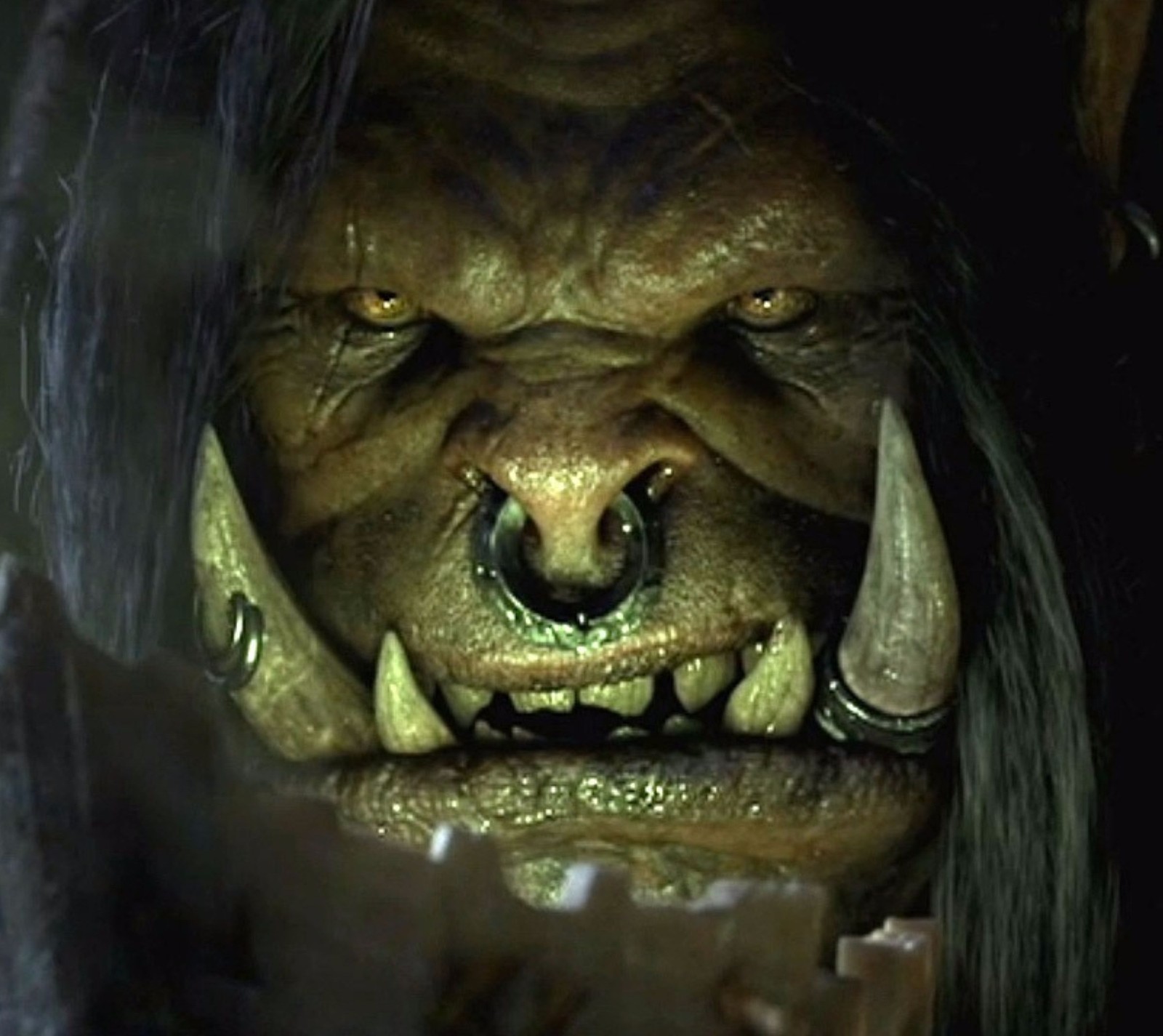 Um close-up de um troll com cabelo longo e presas (azeroth, orc, orc clans, orcs, warcraft)