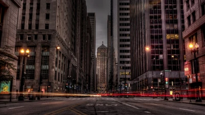 Paisaje urbano nocturno de una metrópoli con rascacielos y monumentos urbanos