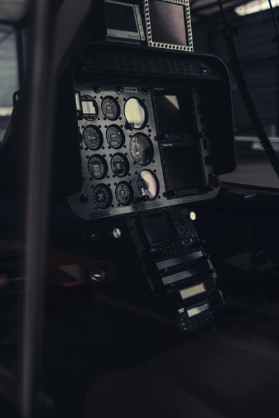 Controles avançados do cockpit de uma aeronave moderna