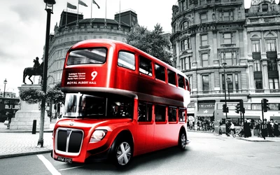 Autobús de dos pisos rojo en medio de un paisaje urbano