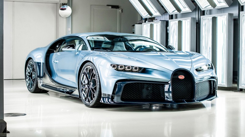 Близкий план синего багатти в здании (bugatti chiron profilee, гиперкары, машины, обои 4k)