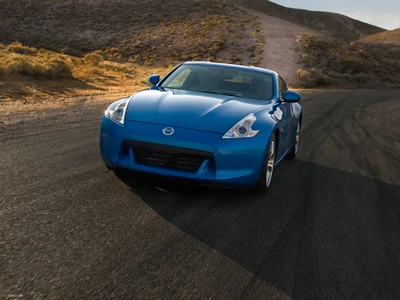 Nissan 370Z: Динамичный спортивный автомобиль на пустынной трассе