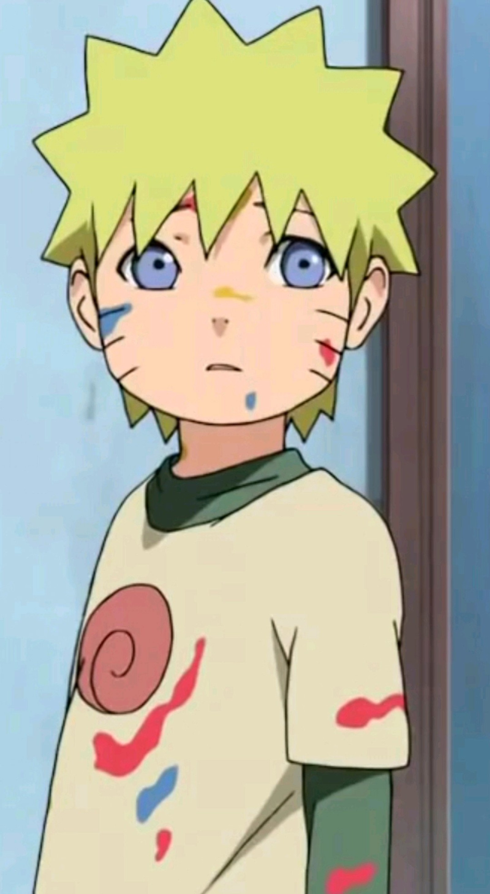 Un primer plano de una persona con camisa y pintura en la cara (naruto, shippuden)