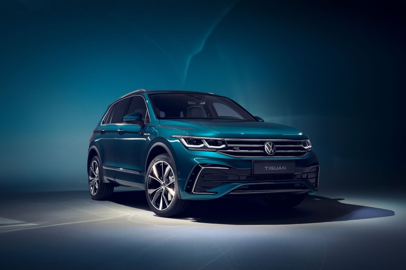 Volkswagen atlas suv показан в темной комнате (volkswagen tiguan r line, 2020, 5k, 8k, машины)