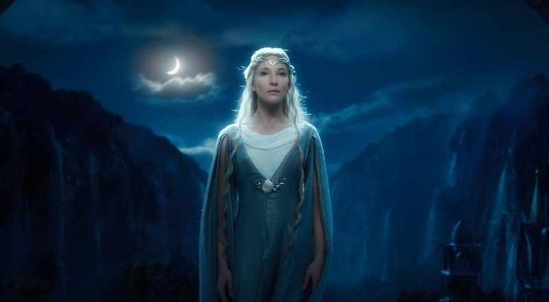 Женщина в синем платье стоит перед горой (галадриэль, galadriel, the hobbit an unexpected journey, бильбо бэггинс, bilbo baggins)