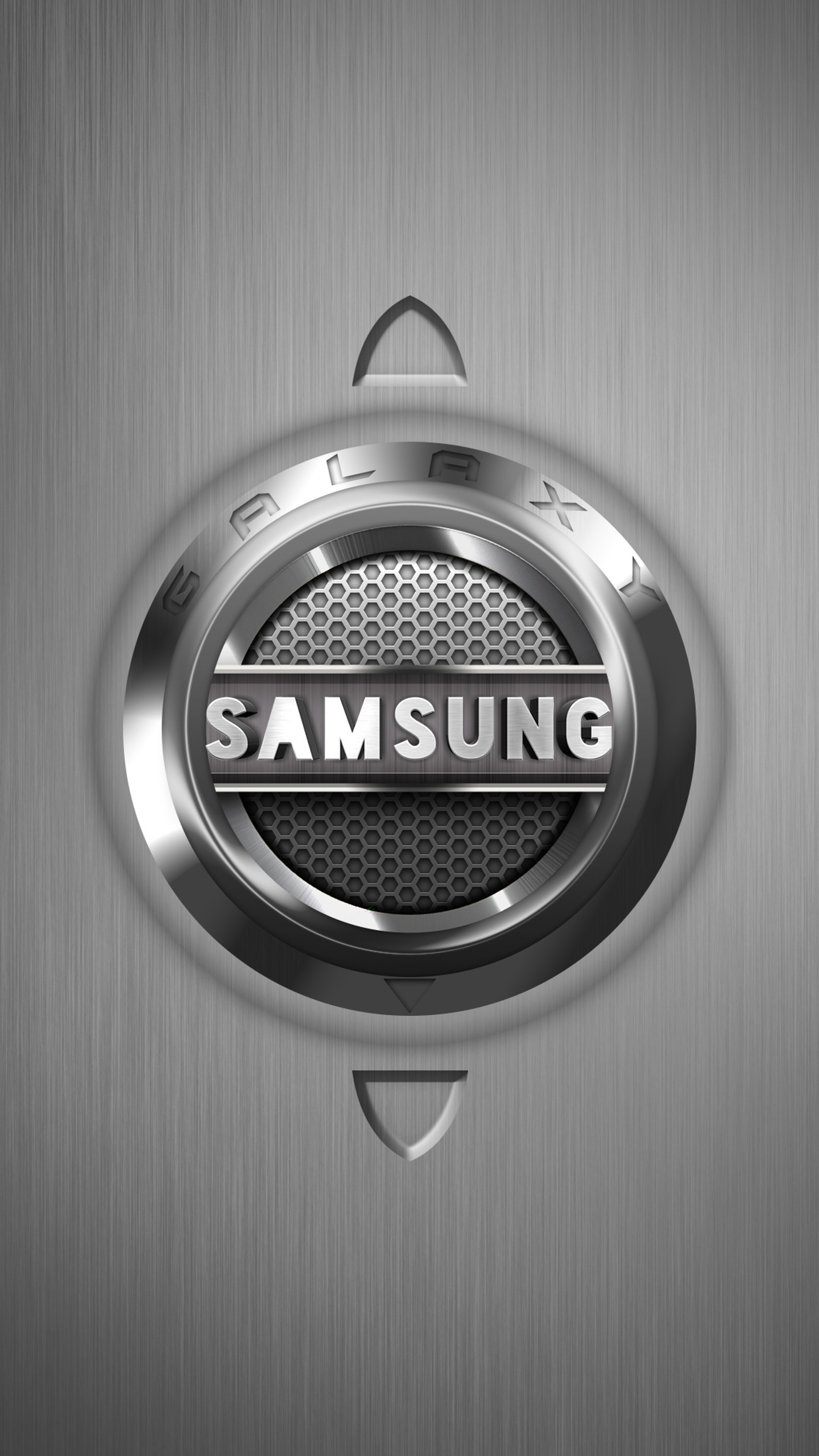 Um close de um crachá de metal com o logotipo da samsung (2017, preto, cromo, galáxia, logotipo)