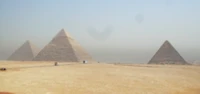 Pyramides de Gizeh : Monuments majestueux des merveilles anciennes