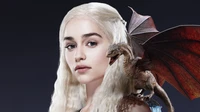 Daenerys Targaryen, a personagem icônica de Game of Thrones, retratada com seu dragão, exibindo sua beleza impressionante e seu característico cabelo loiro platinado.