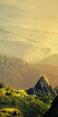 Serene Berglandschaft bei Sonnenaufgang