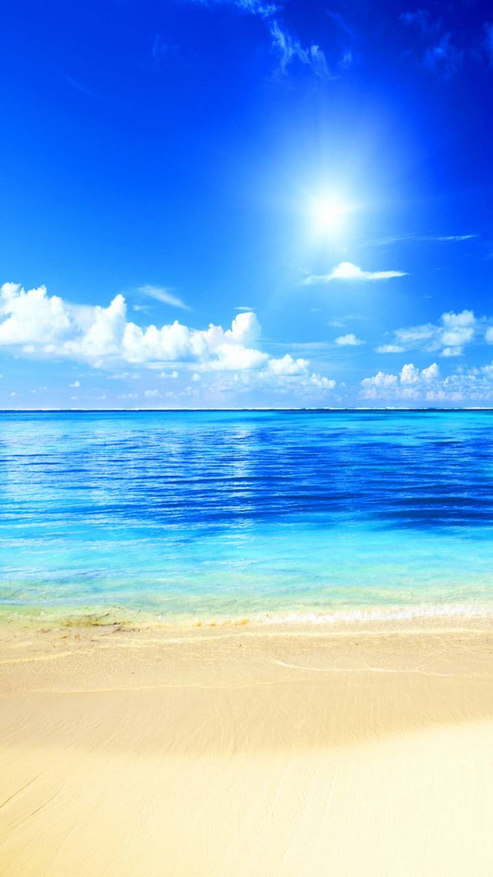 Arafed view of a beach with a blue sky and a bright sun (beach, nature, ocean, sand, sun)