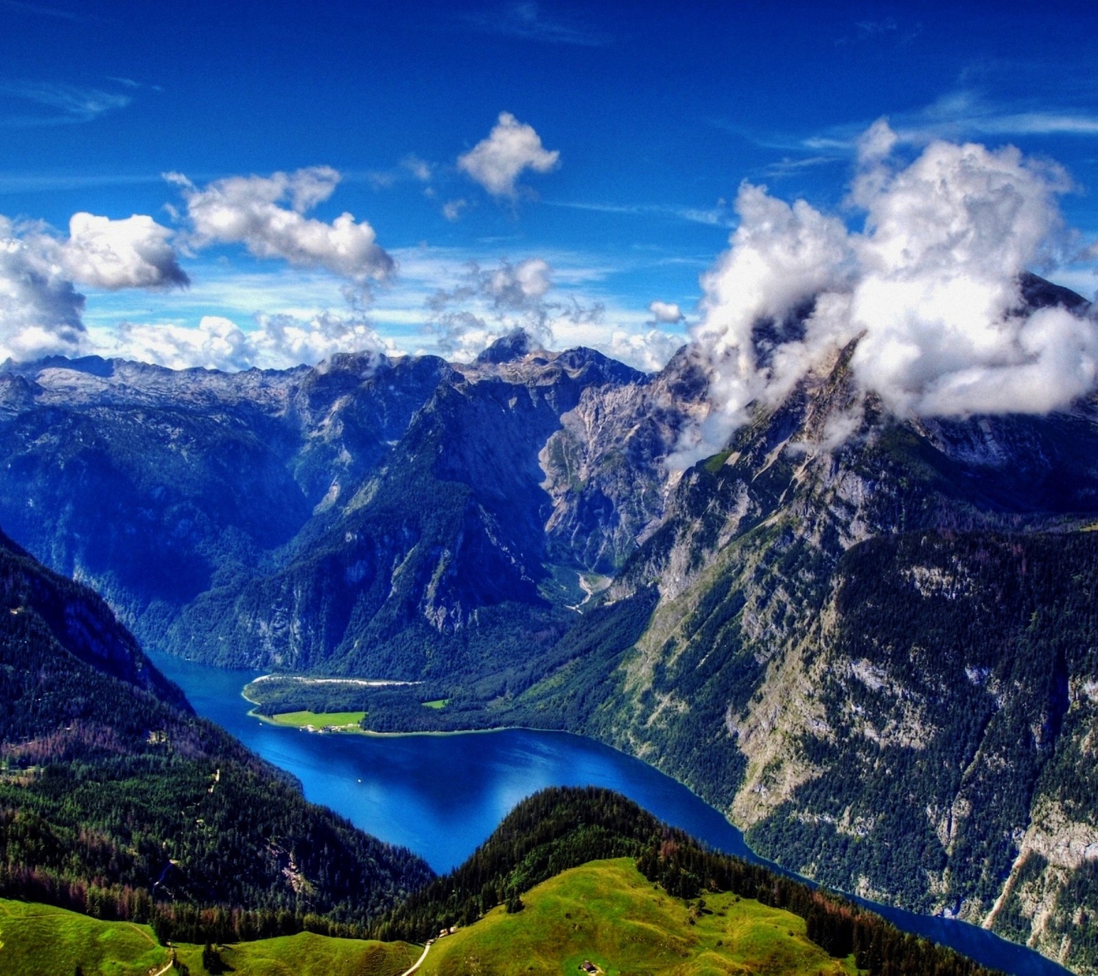 Descargar fondo de pantalla nubes, paisaje, montaña, rio