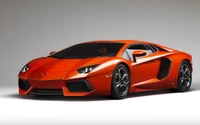 Lamborghini Aventador SV en un llamativo color naranja, mostrando su diseño elegante y poderosa presencia.