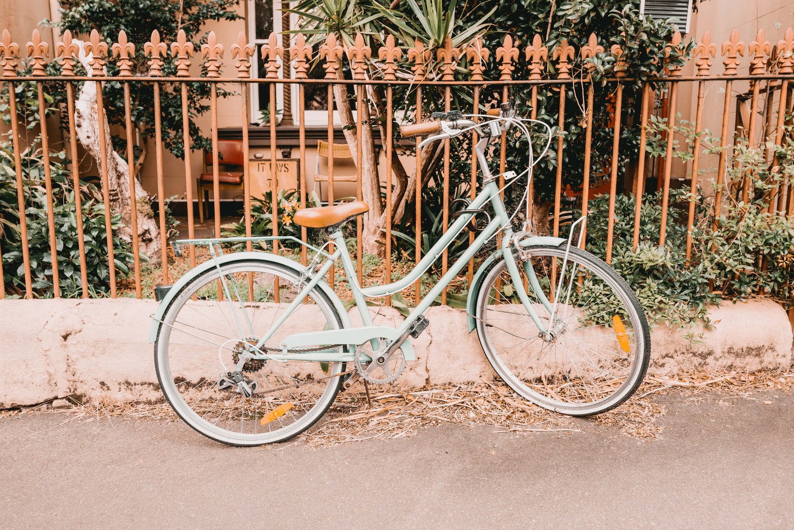 Descargar fondo de pantalla bicicleta, cerca, calle