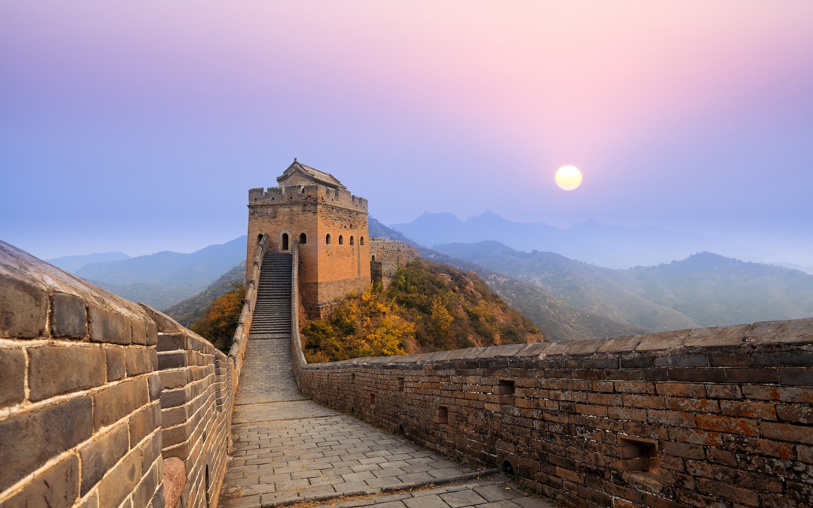 Vue de la grande muraille de chine au coucher du soleil (grande muraille de chine, mur, point de repère, fortification, matin)