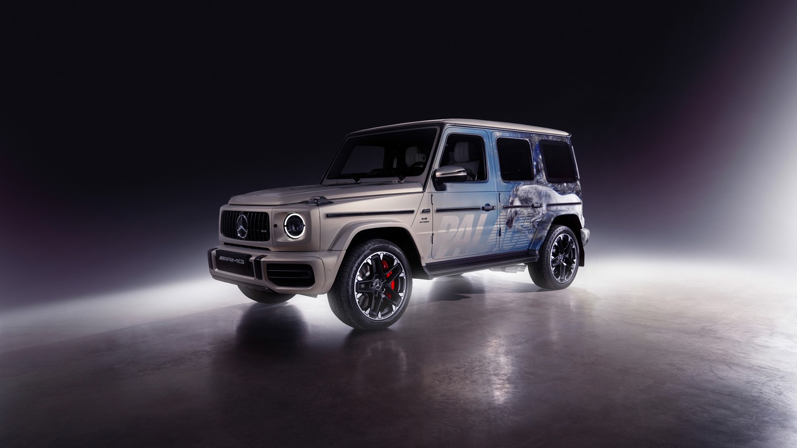 Mercedes g - class suv con un acabado blanco y acentos rojos (mercedes amg g 63, g wagon, 5k, mercedes amg g class suv, coches)