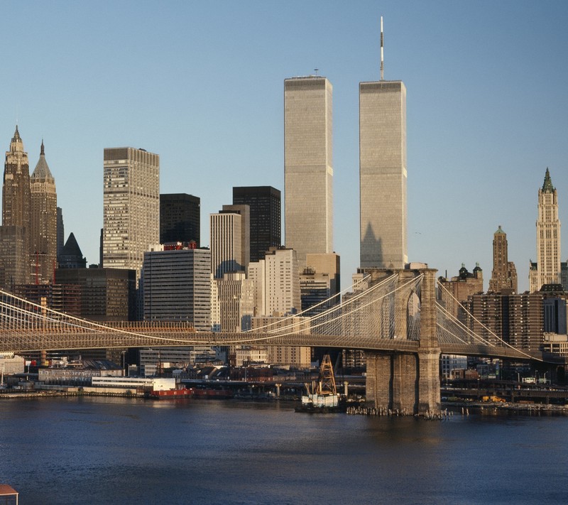 Перспектива моста и силуэта города с небоскребами (911, город, нью йорк, new york, nyc)