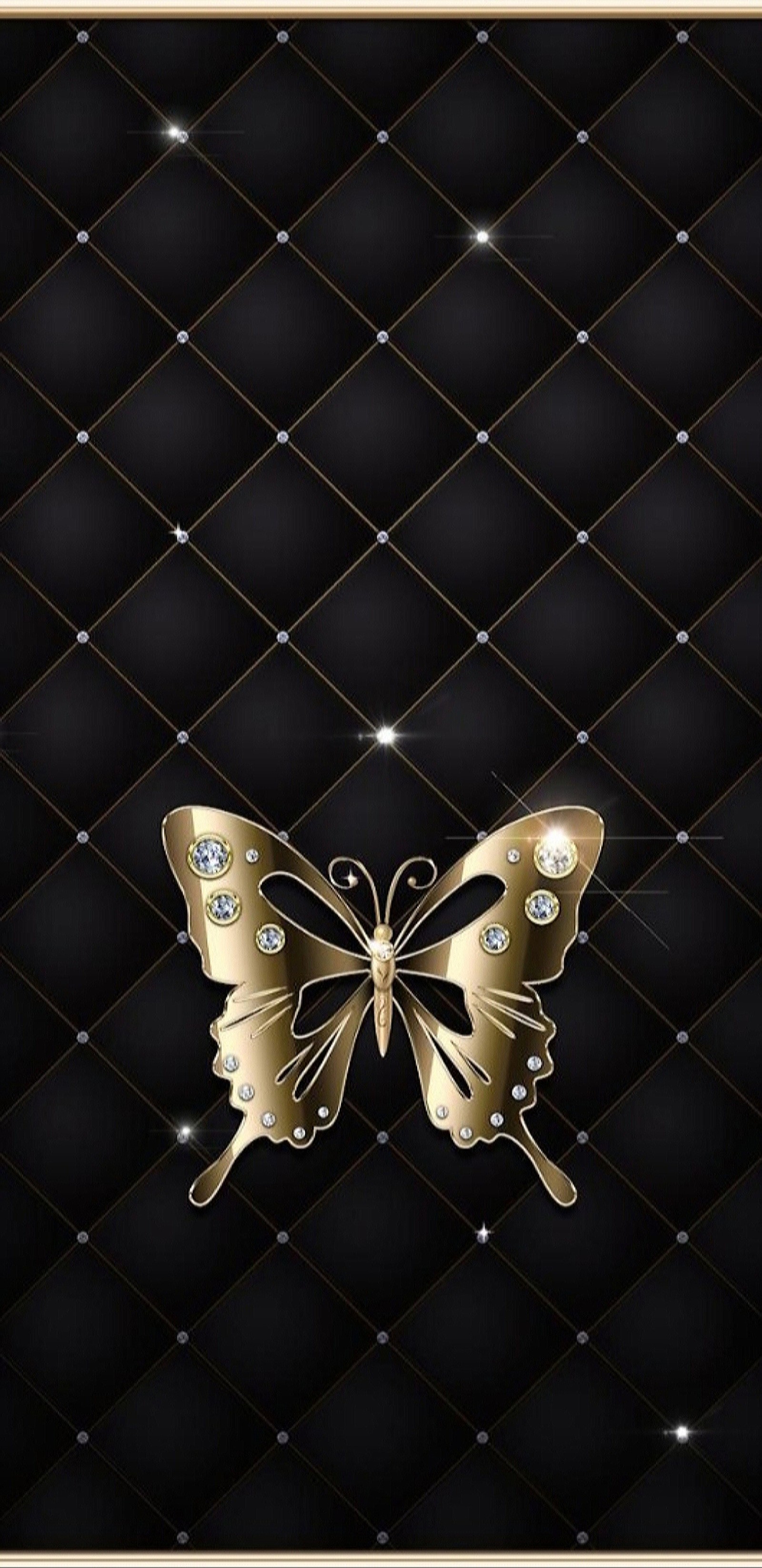 Una mariposa dorada con diamantes sobre un fondo negro (hermoso, mariposa, elegante, femenino, oro)