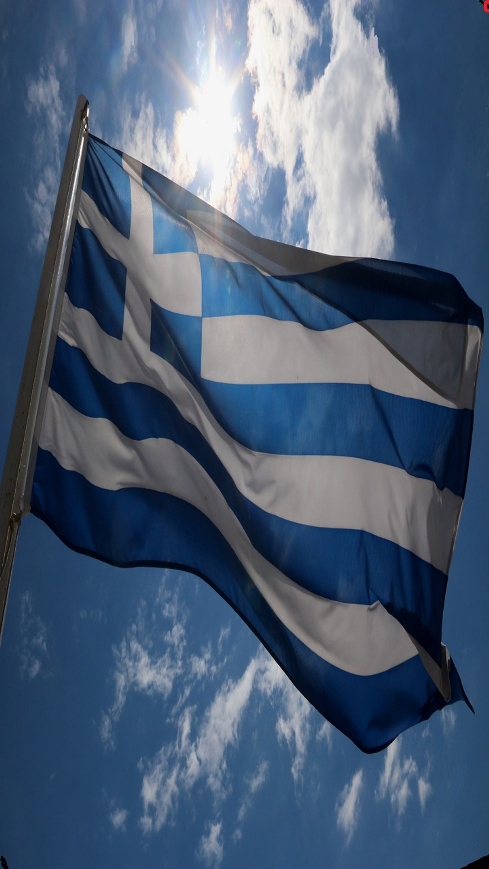 Bandeira da grécia tremulando ao vento com o sol brilhando através das nuvens (azul, bandeira, gr, grécia, greece flag)