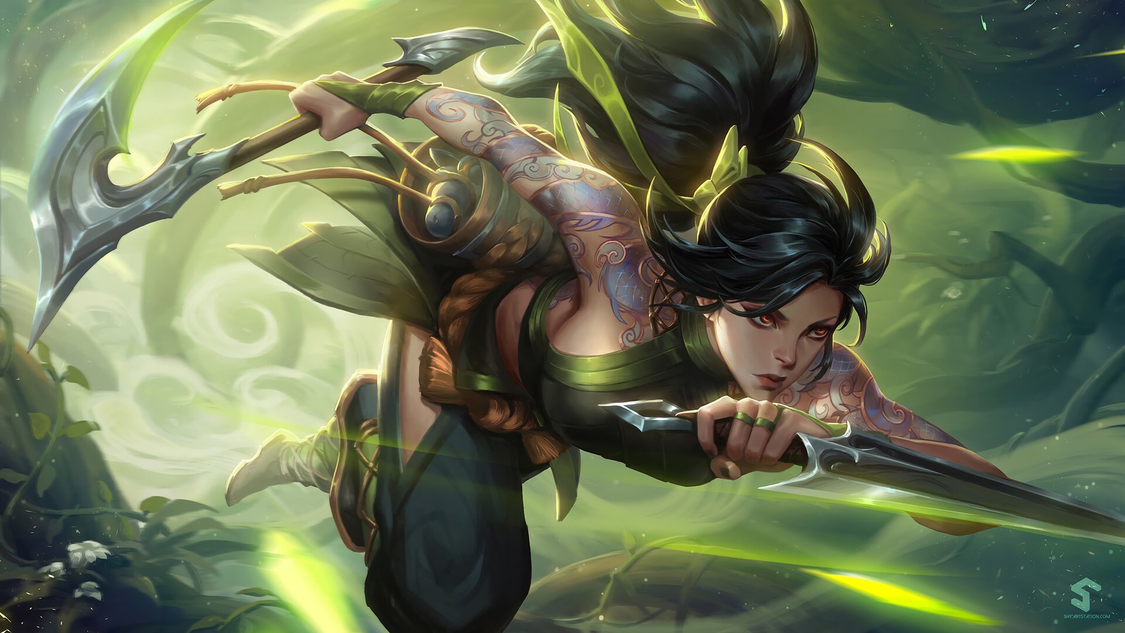 Una mujer con un disfraz verde volando por el aire con una espada (akali, league of legends, lol, videojuego)