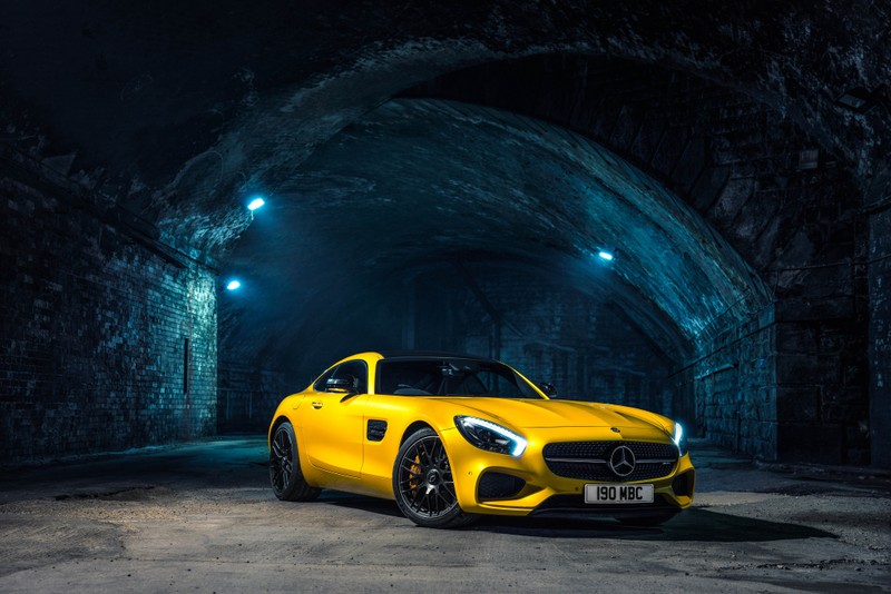 Mercedes amg gts купе показан в туннеле (машина, спортивный автомобиль, желтый, гранд турер, grand tourer)