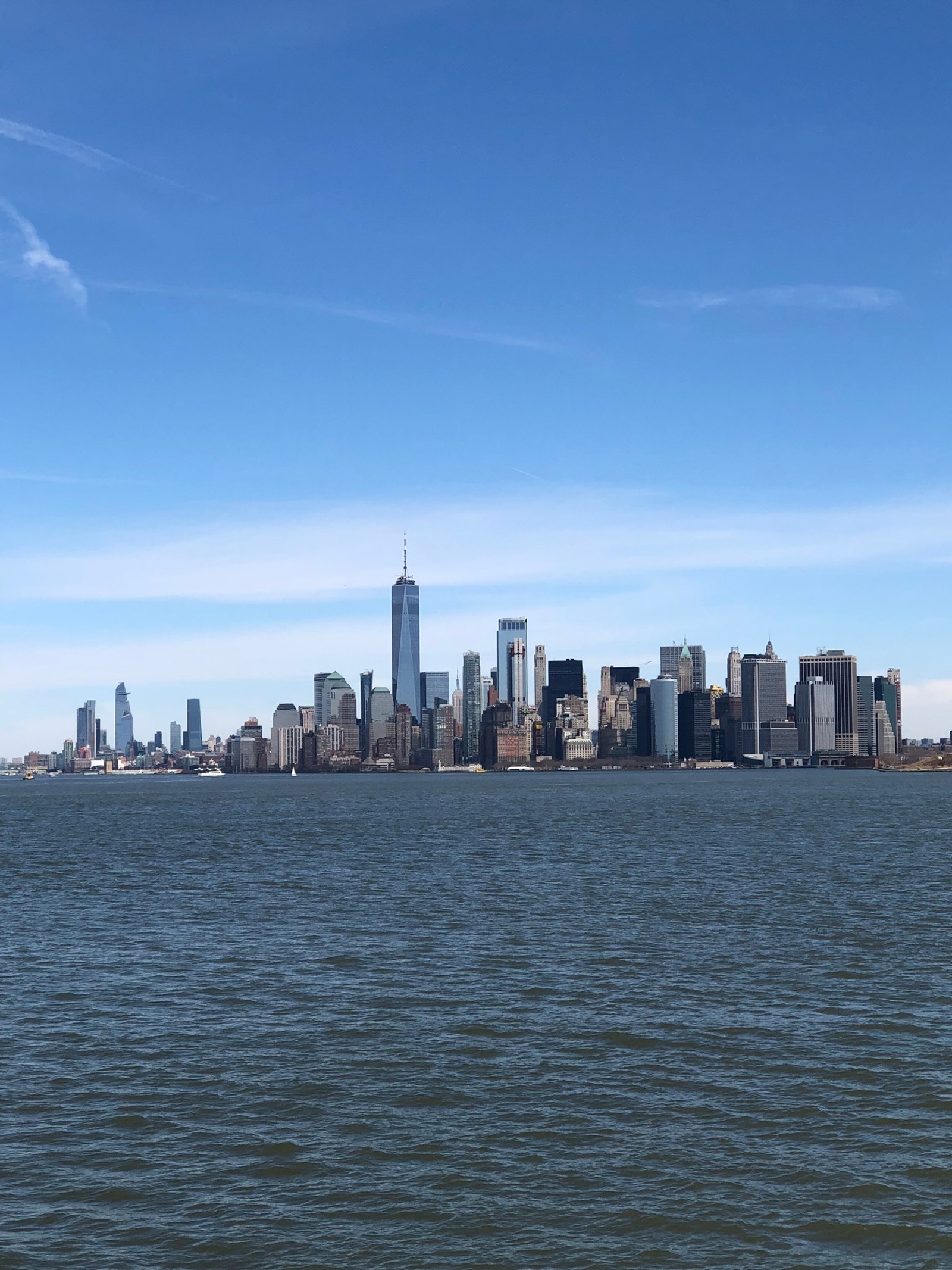 Vista artificial do horizonte de uma cidade a partir da água (nova york, new york city, dia, bloco de torre, cidade)