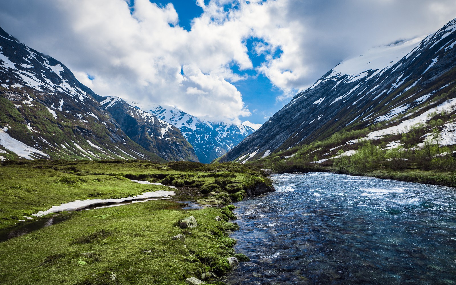 Téléchargez le fond d'écran vallée, montagnes glaciaires, couvert de neige, paysage, cours deau