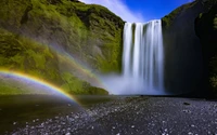 Cascata Majestosa Multnomah com Arcos-Íris e Vegetação Luxuriante