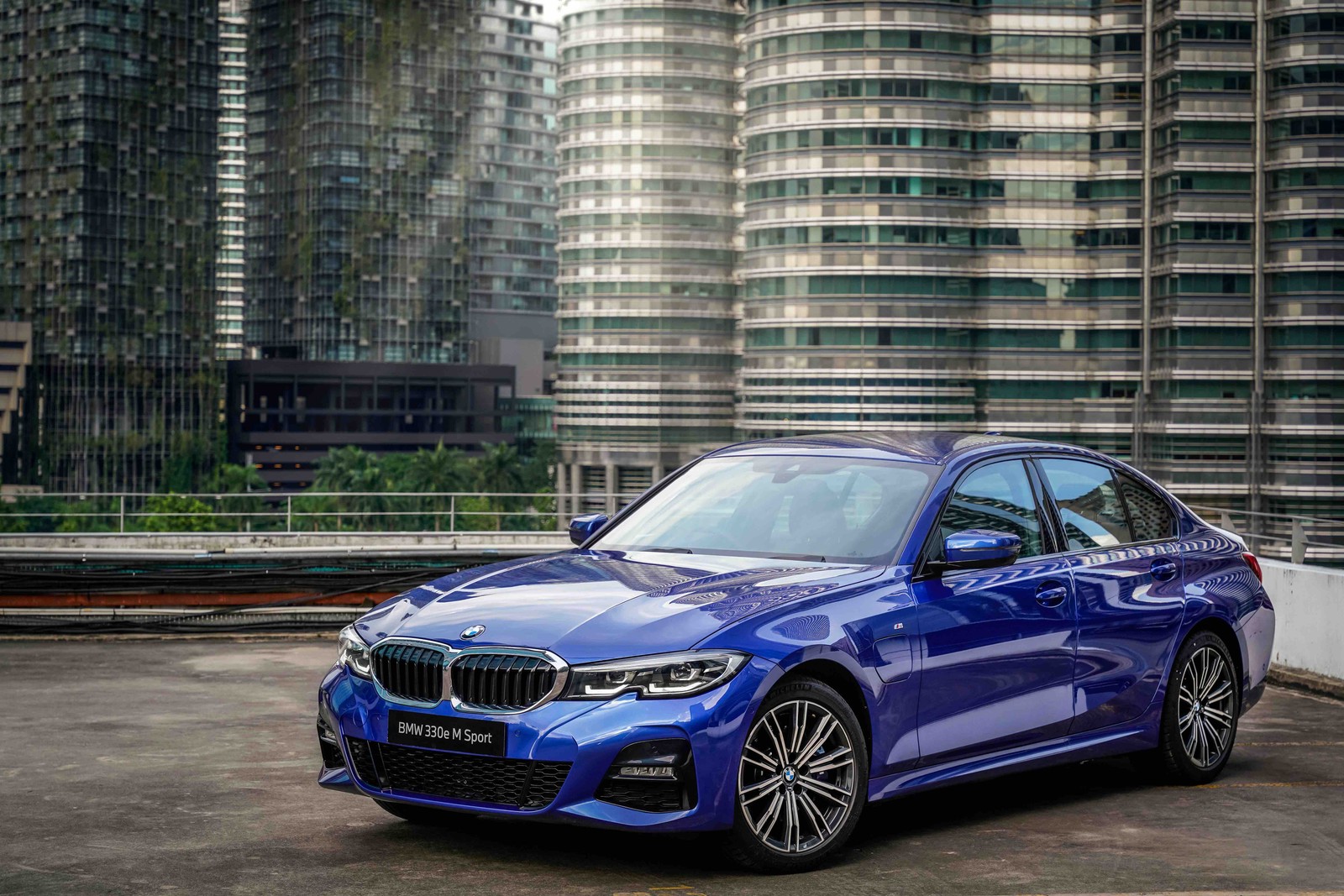 Скачать bmw 330e m sport, 2021, 5k, машины, обои 4k бесплатно