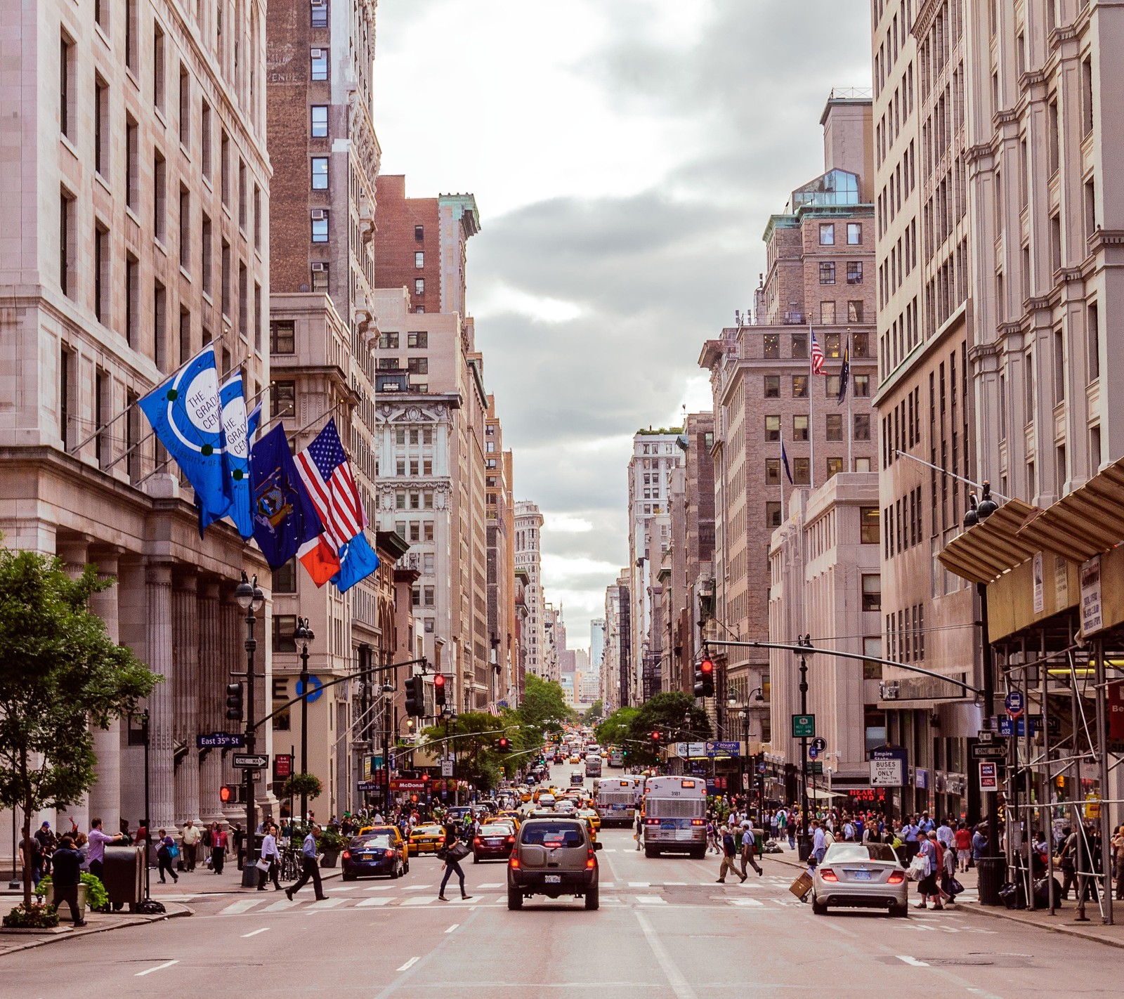 Скачать обои здания, машины, нью йорк, new york, люди