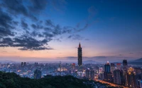 Dämmerungshorizont von Taipeh mit dem ikonischen Taipei 101 Turm