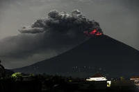 mount agung, volcano, volcanic ash, volcanic landform, types of volcanic eruptions