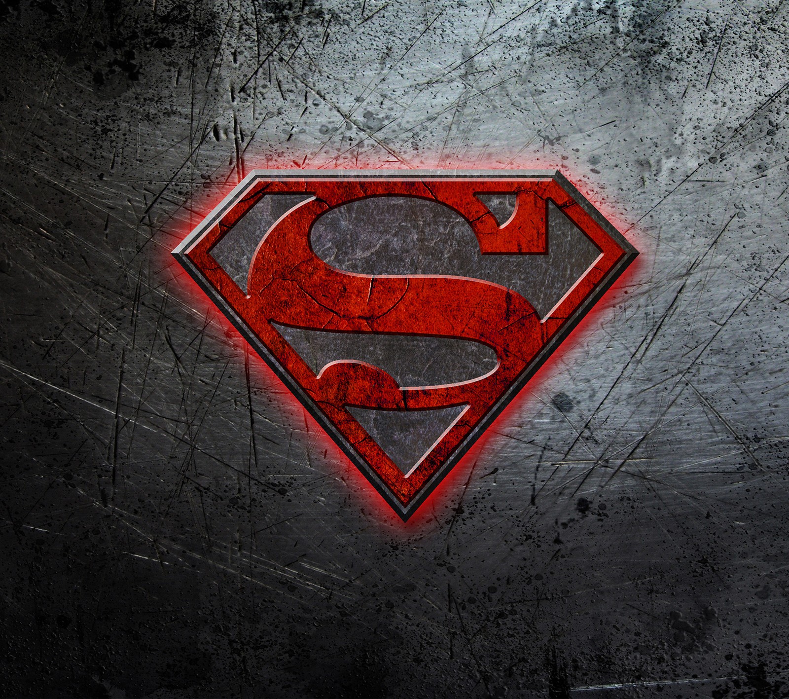 Un primer plano de un logo de superman en una superficie metálica (logotipo, superman)