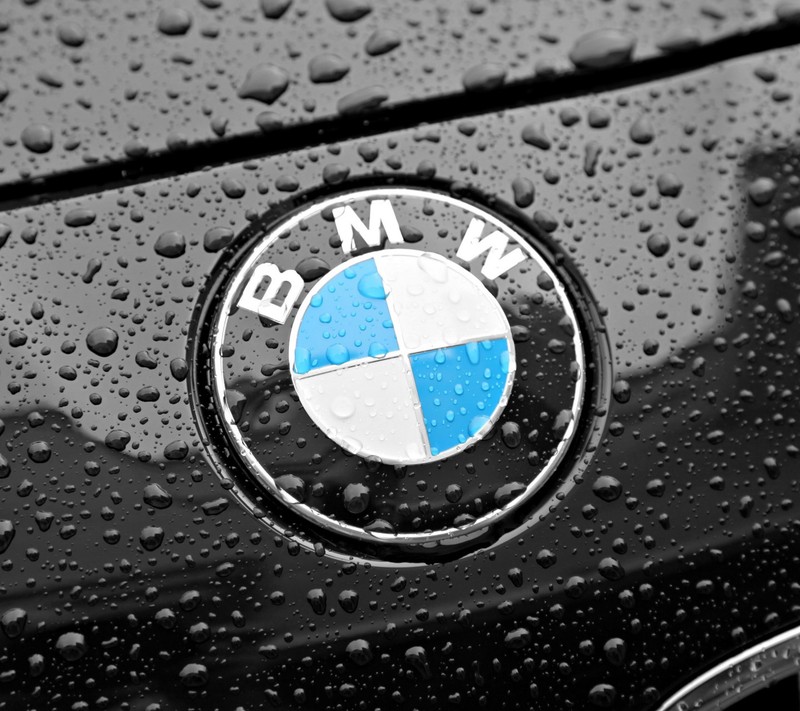 Близкий план эмблемы bmw на черном автомобиле (bmw, логотип)