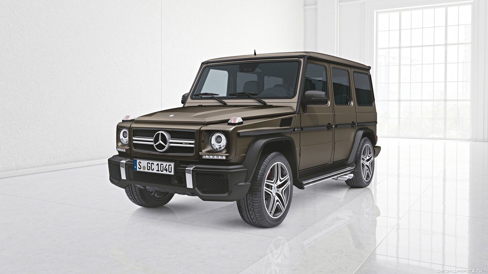 Un mercedes clase g alquilado estacionado en una habitación blanca (coche, mercedes benz s class, mercedes benz, mercedes benz g class, exterior de automóvil)