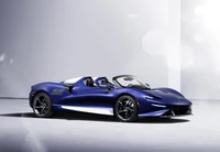 McLaren Elva Roadster: Ein atemberaubender Supersportwagen 2021 vor weißem Hintergrund