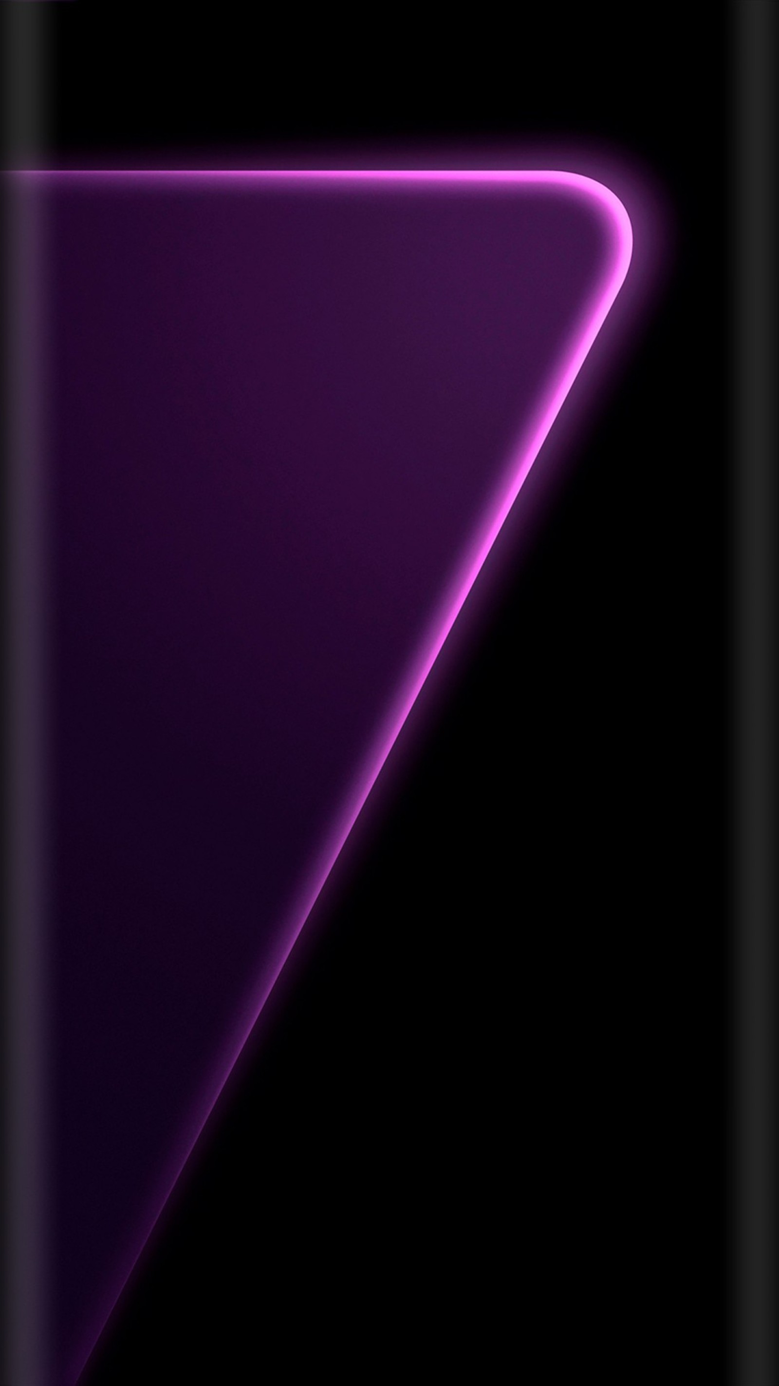 Um close de um triângulo roxo em um fundo preto (colorido, design, estilo de borda, roxo)