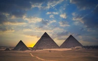 Coucher de soleil majestueux sur les Grandes Pyramides de Gizeh