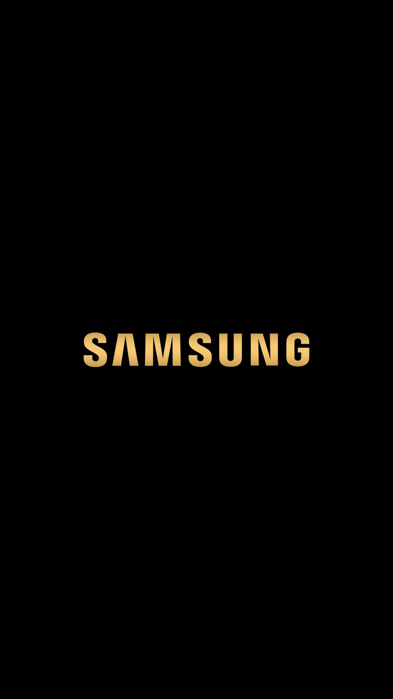 Крупный план черного телефона samsung с золотым логотипом (2018, чёрный, галактика, золото, логотип)