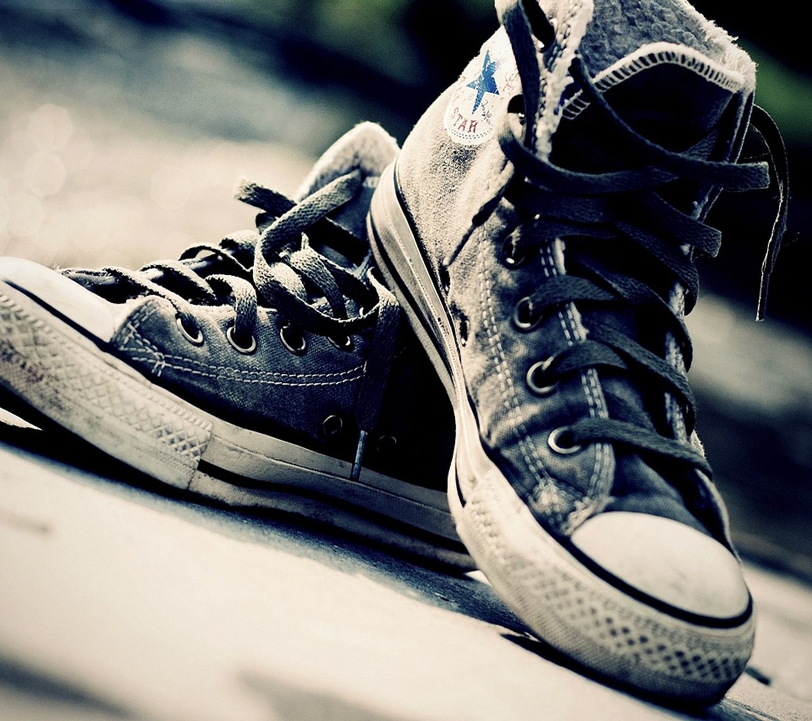 Araffed shot of a pair of black converses with a white sole (boots, cool, lace, new, old converse)