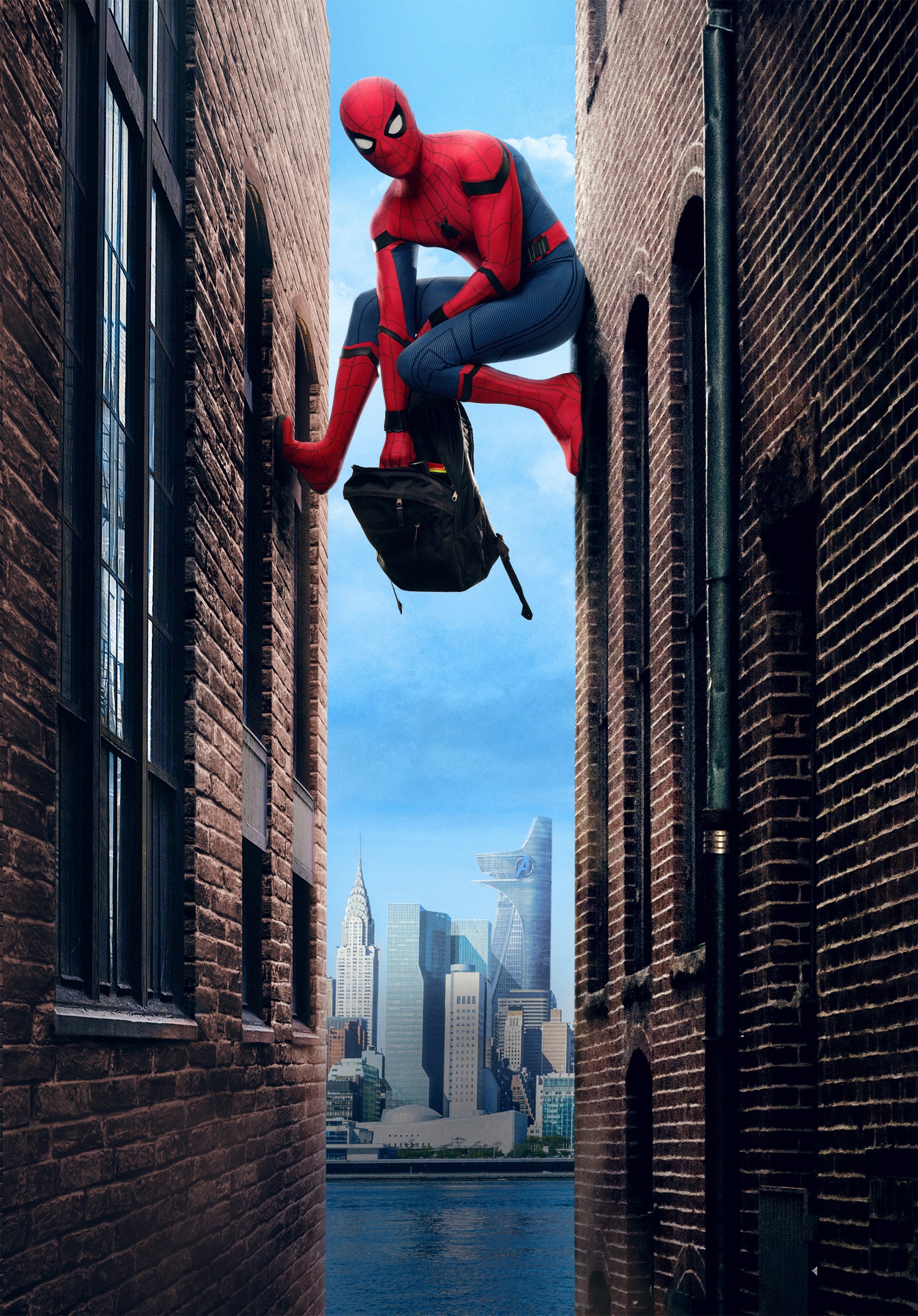 Hombre araña colgando de un edificio en un callejón de la ciudad (vengadores, avengers, hd, regreso a casa, marvel)