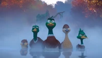 Un groupe de canards animés se tient ensemble dans un paysage brumeux, affichant des expressions de détermination et de camaraderie.