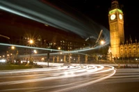 Big Ben iluminado: Un paisaje urbano nocturno del icónico monumento de Londres